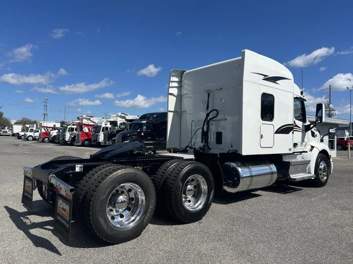 2022 Peterbilt 579 in Orlando, FL — photo 5
