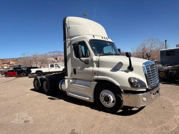 2018 Freightliner Cascadia - image 22
