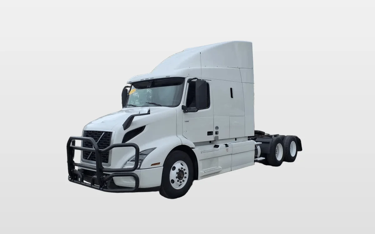 2020 Volvo - image 1