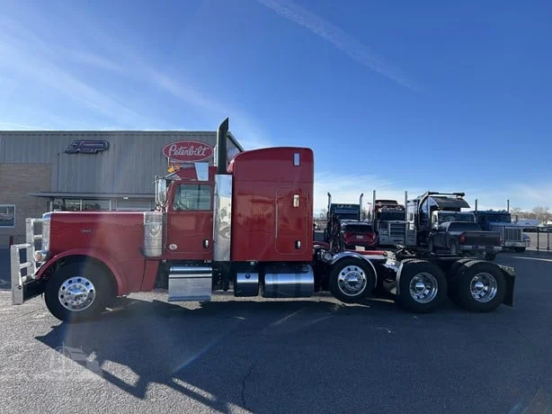 2019 Peterbilt 389 in Riverton, WY — photo 2