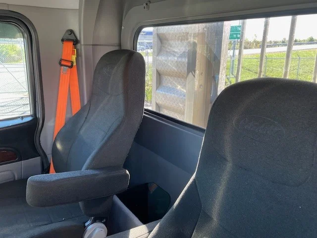 2022 Peterbilt 389 - image 8