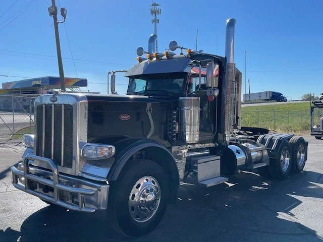 2022 Peterbilt 389 - image 2