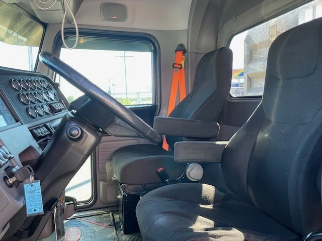 2022 Peterbilt 389 - image 7