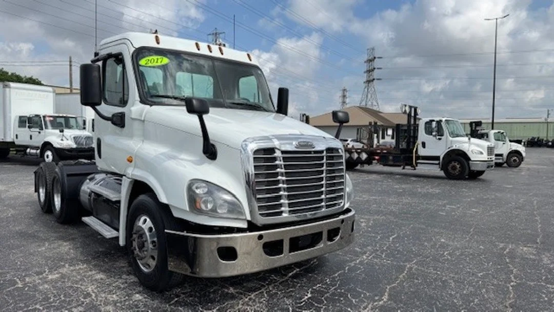 2017 Freightliner Cascadia - image 15