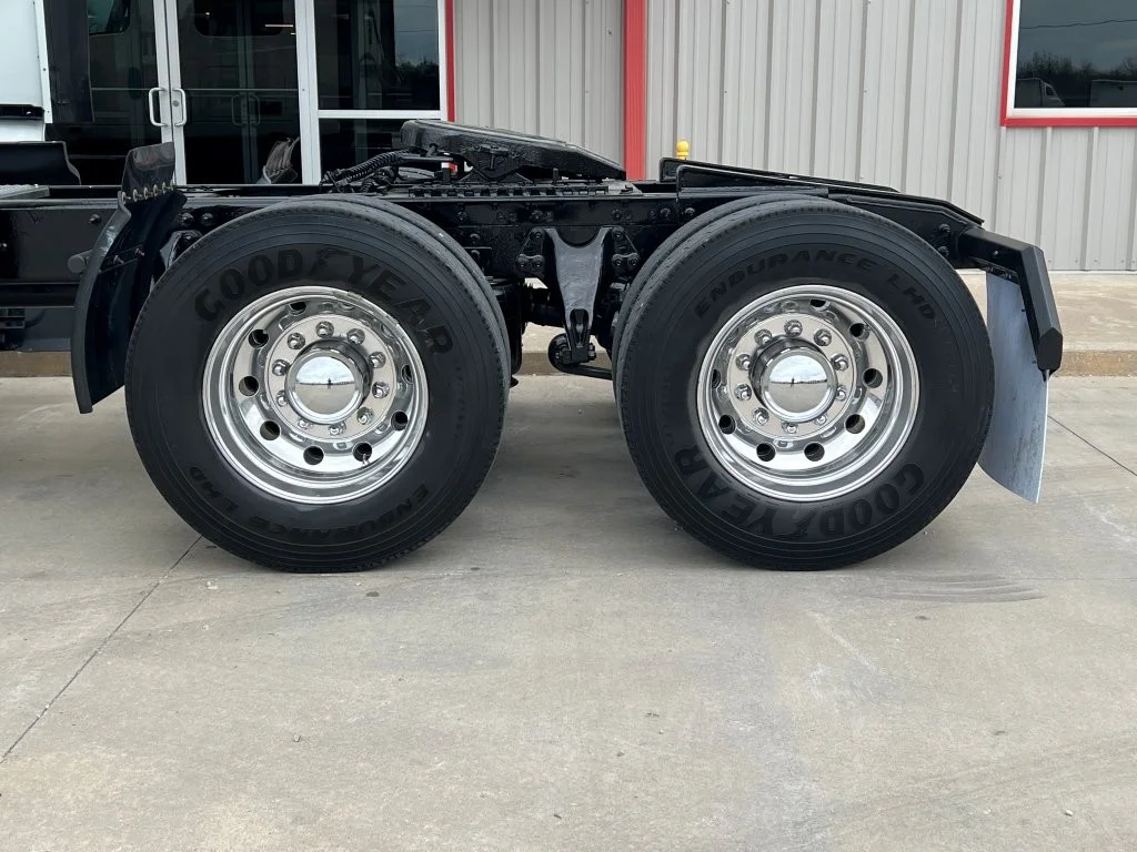 2022 International LT - image 10