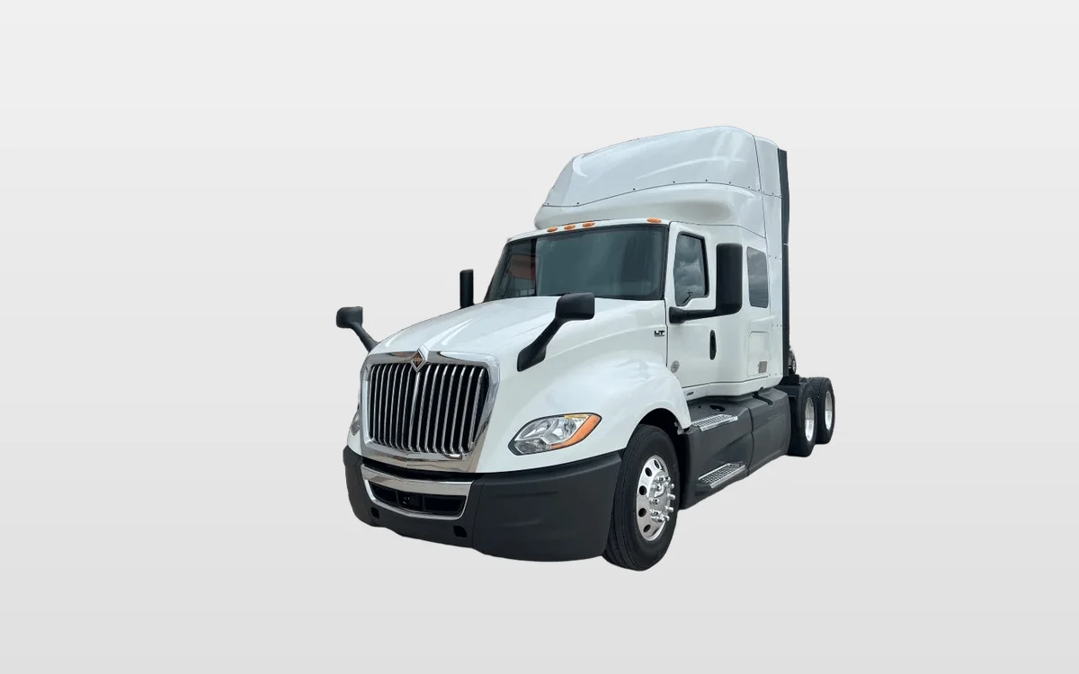 2022 International LT - image 1