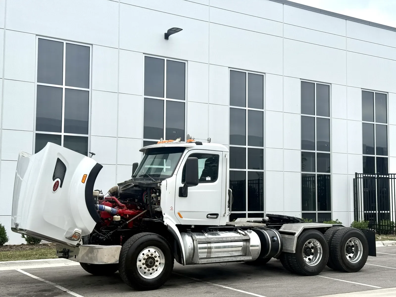 2017 Peterbilt 567 in New Lenox, IL — photo 10