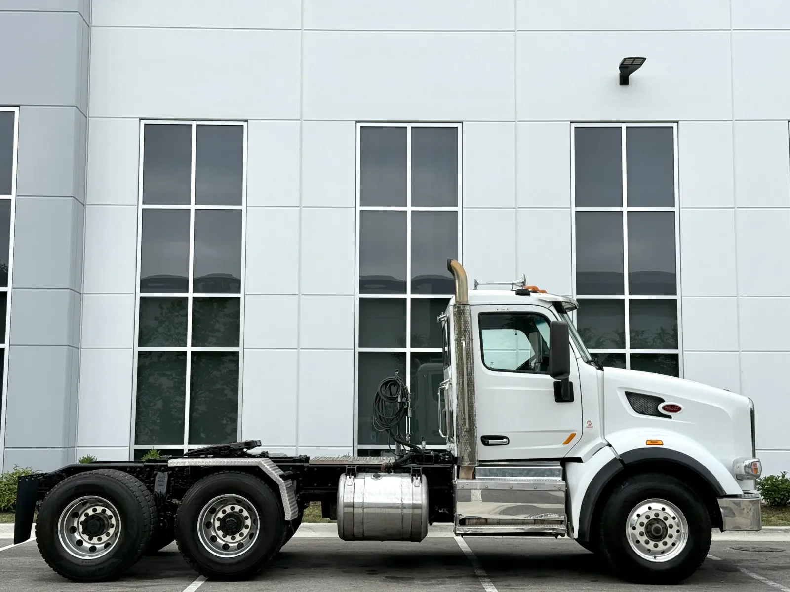 2017 Peterbilt 567 in New Lenox, IL — photo 3