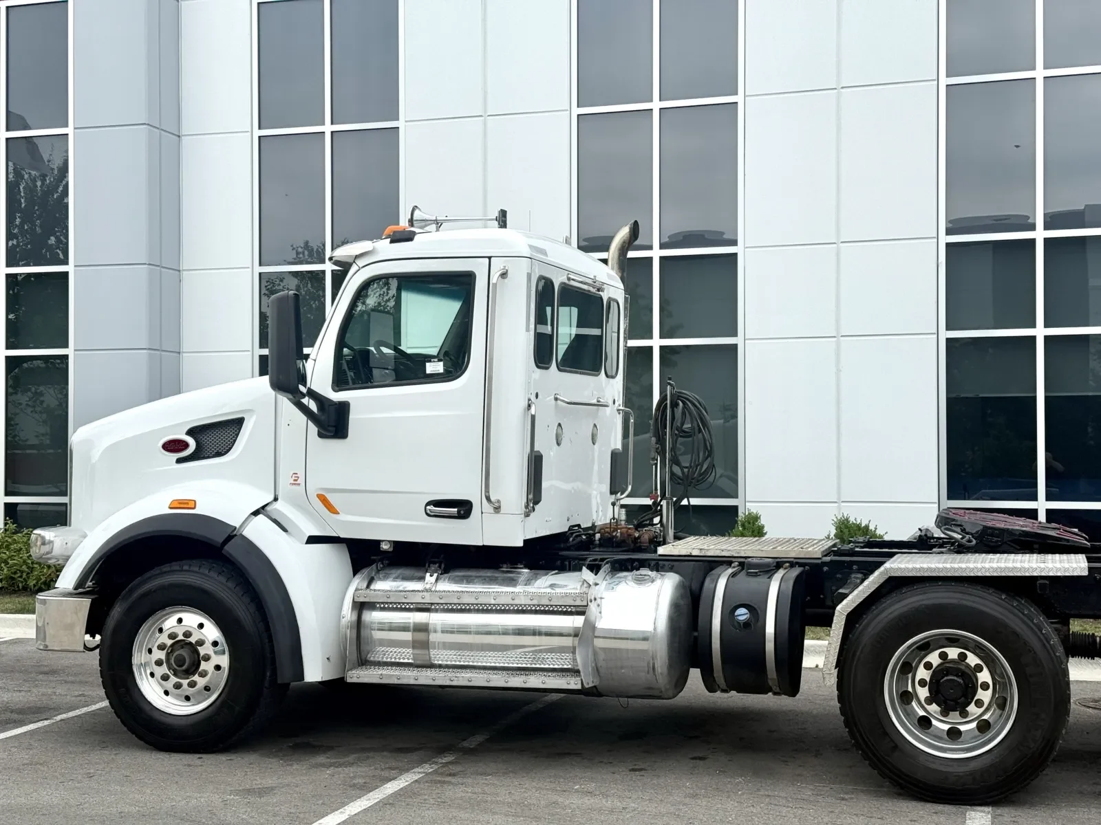 2017 Peterbilt 567 in New Lenox, IL — photo 8