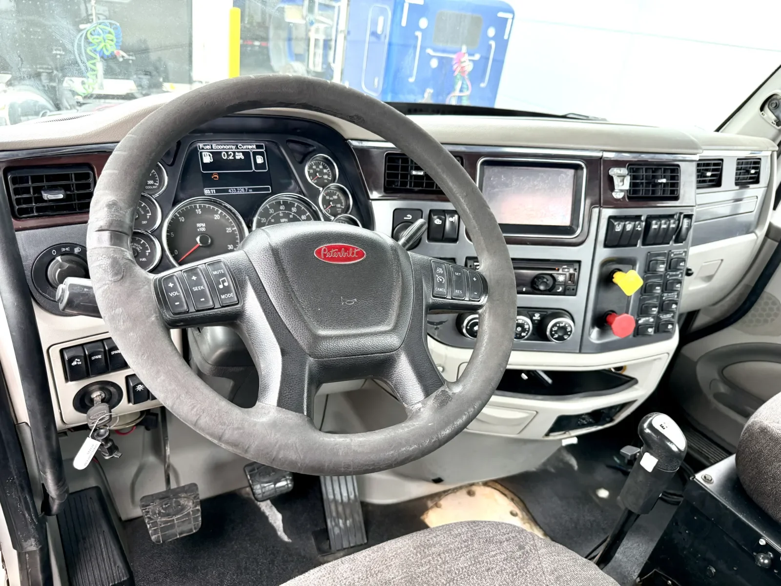 2017 Peterbilt 567 in New Lenox, IL — photo 15