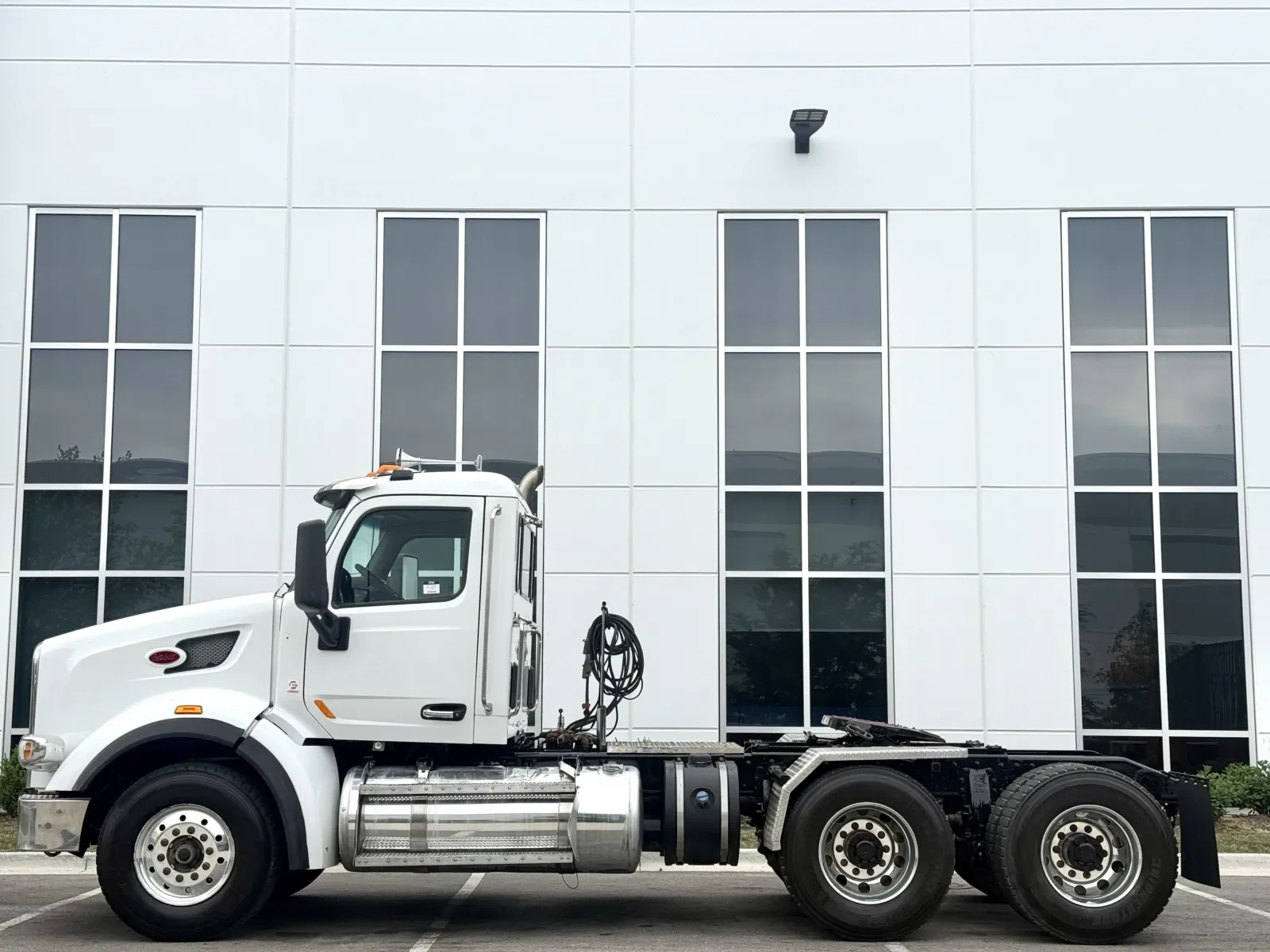 2017 Peterbilt 567 in New Lenox, IL — photo 4