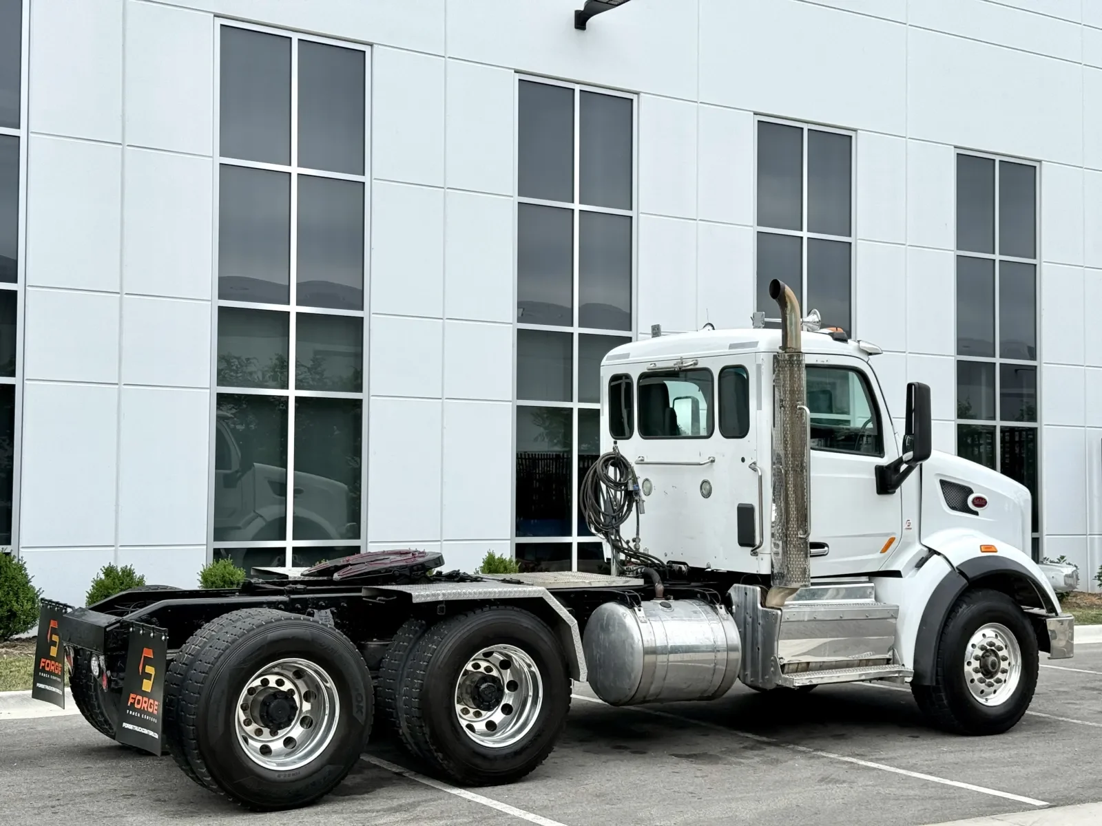 2017 Peterbilt 567 in New Lenox, IL — photo 5