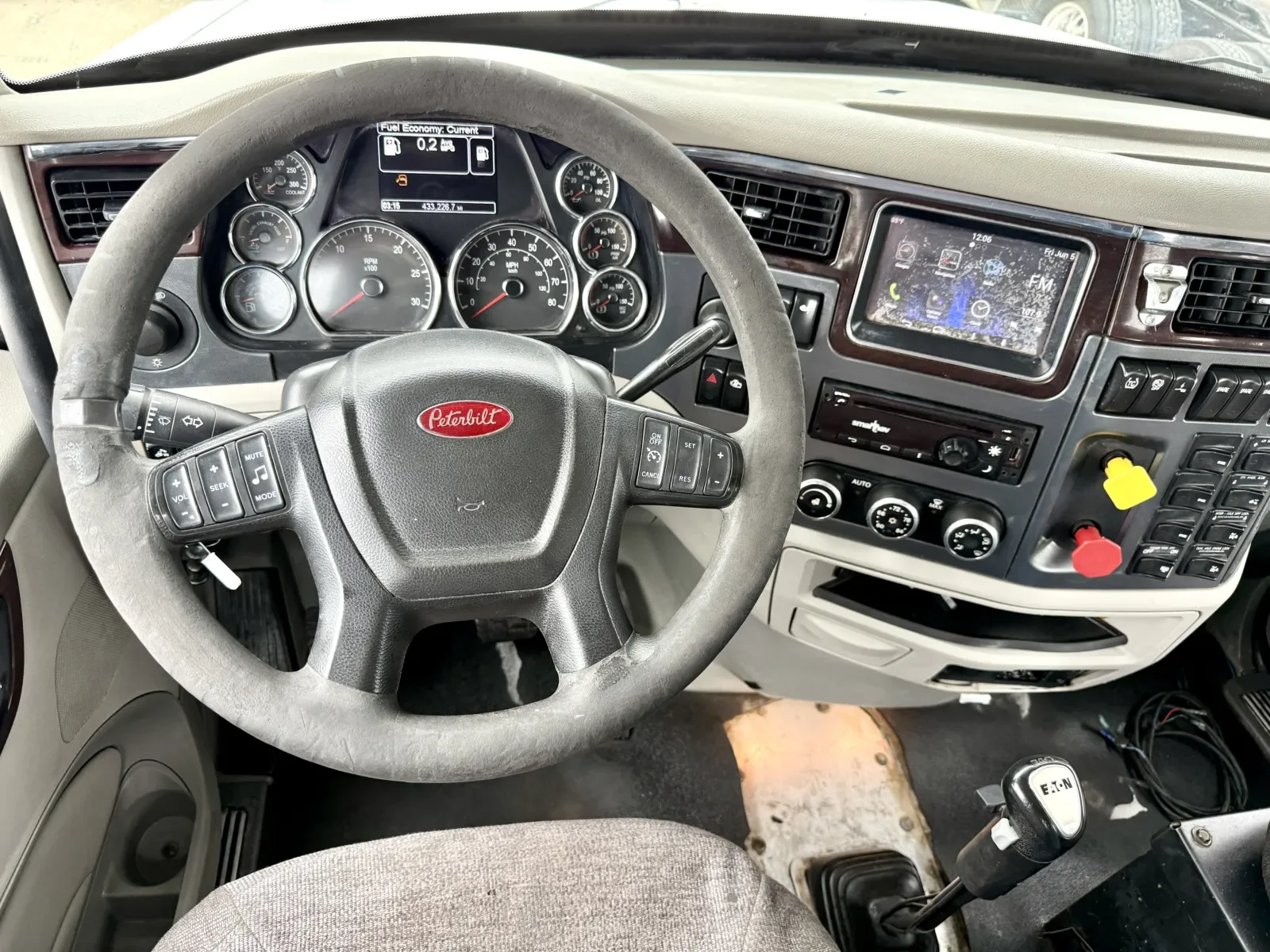 2017 Peterbilt 567 in New Lenox, IL — photo 16