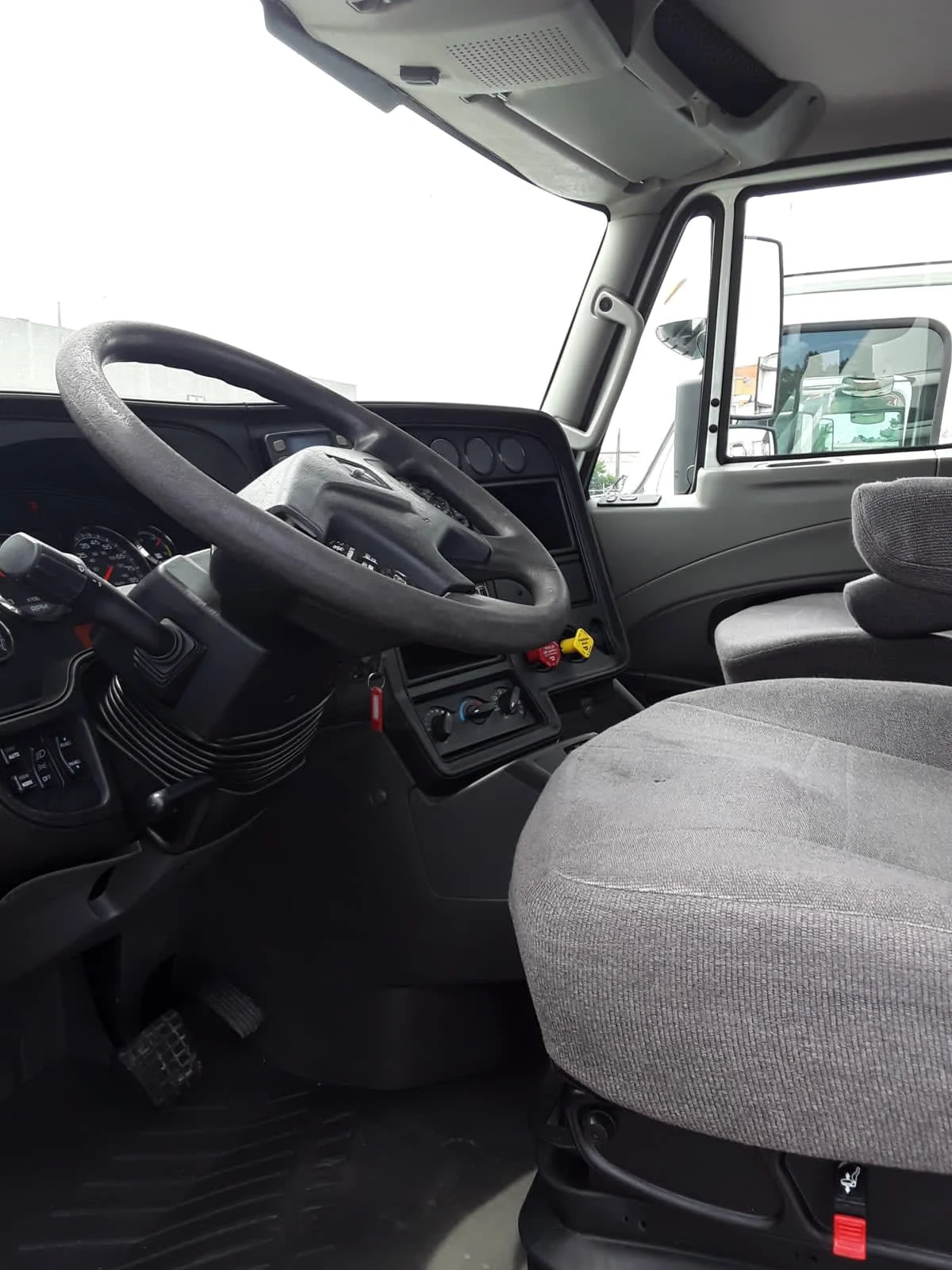 2018 International ProStar - image 7