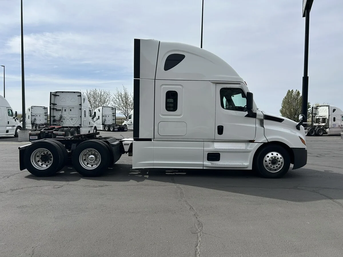 2022 Freightliner Cascadia — photo 5