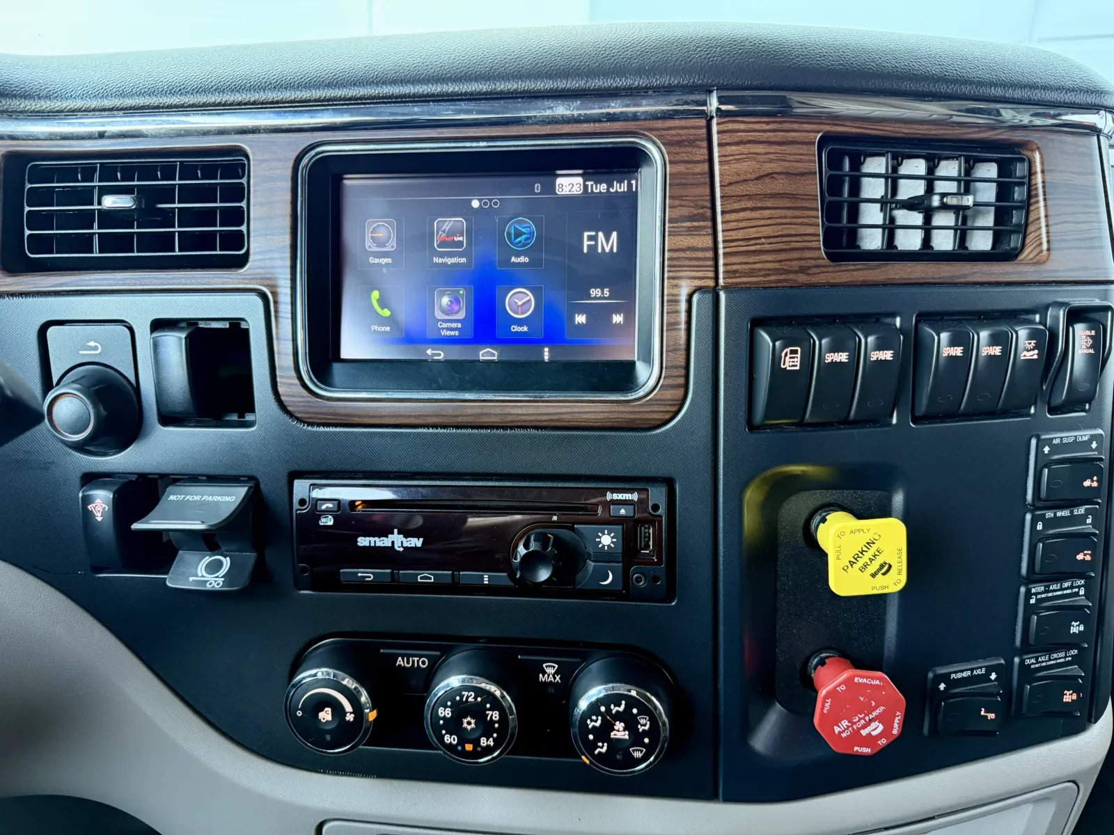2019 Peterbilt 567 in New Lenox, IL — photo 18