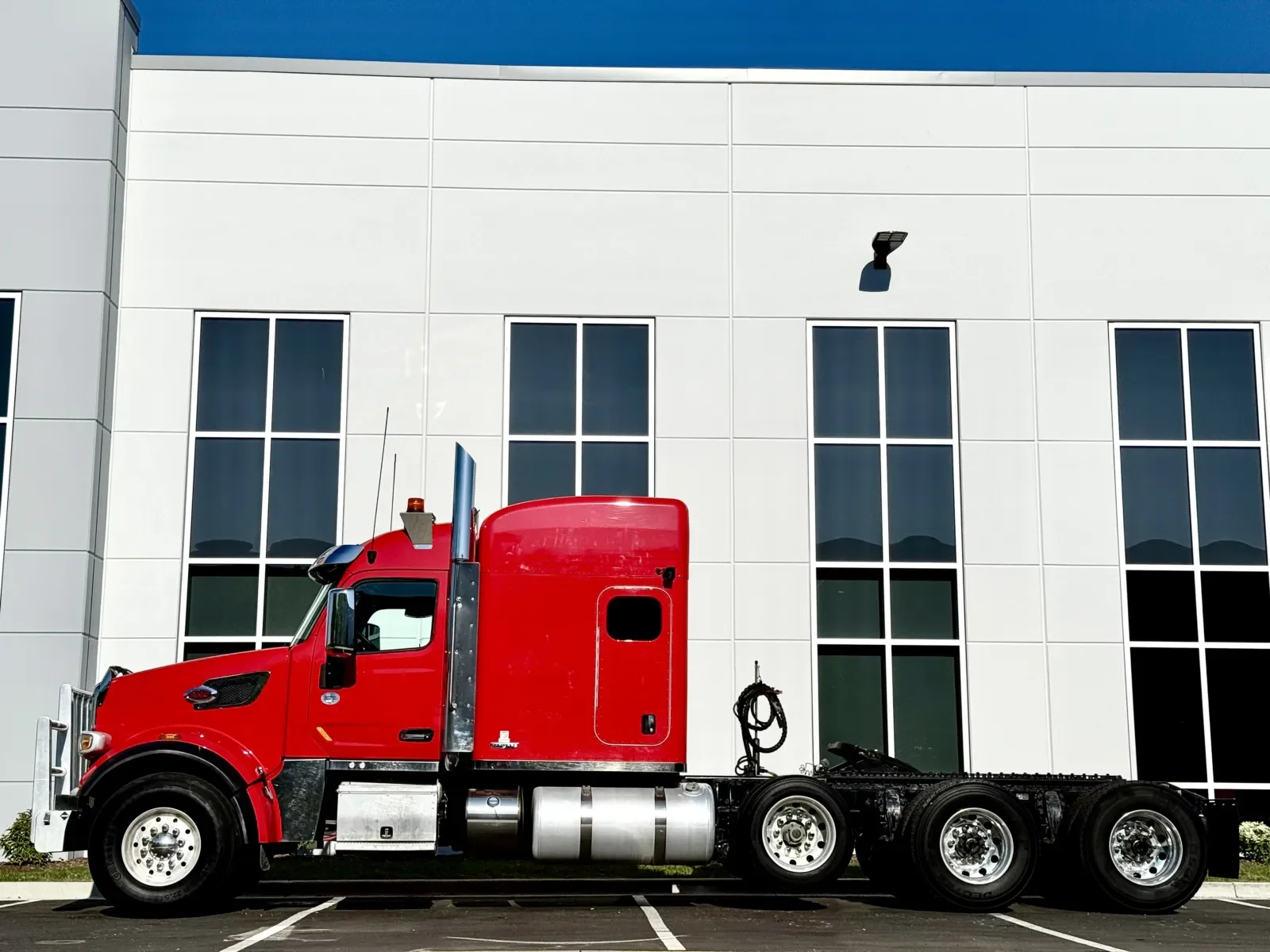 2019 Peterbilt 567 - image 4