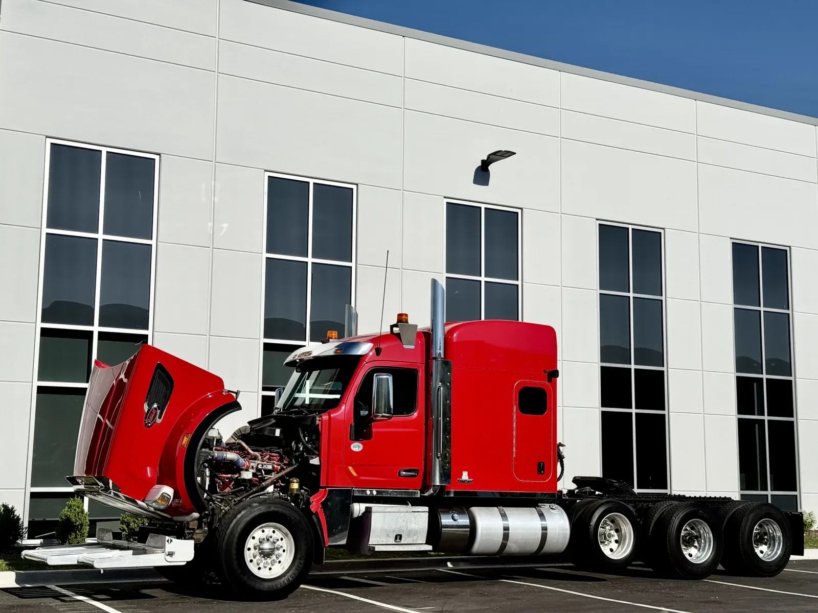 2019 Peterbilt 567 in New Lenox, IL — photo 10