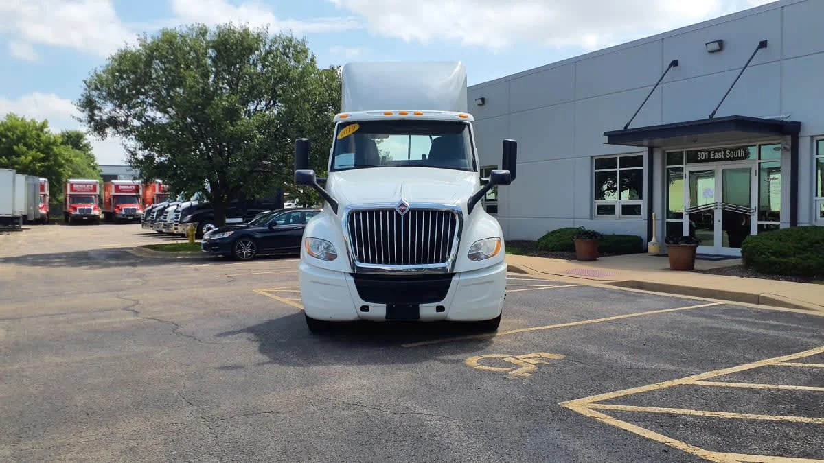 2019 International LT in Bolingbrook, IL — photo 2