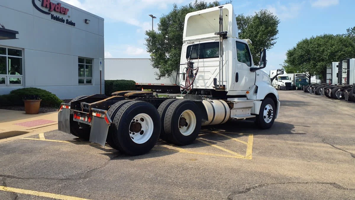 2019 International LT in Bolingbrook, IL — photo 4
