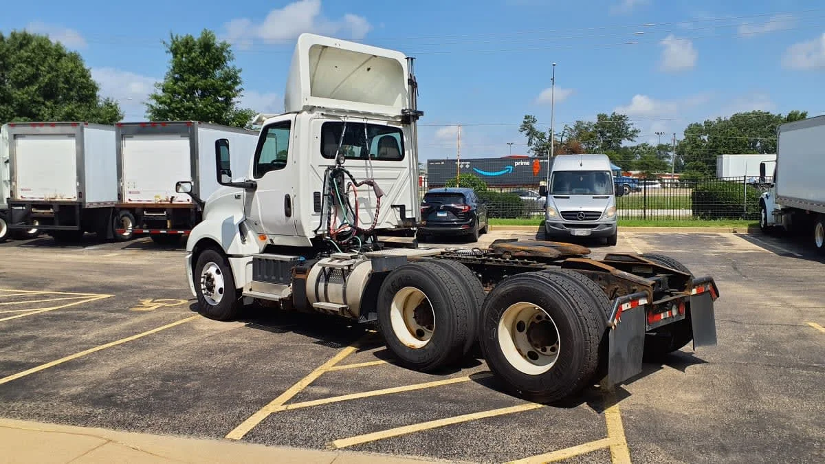 2019 International LT in Bolingbrook, IL — photo 6