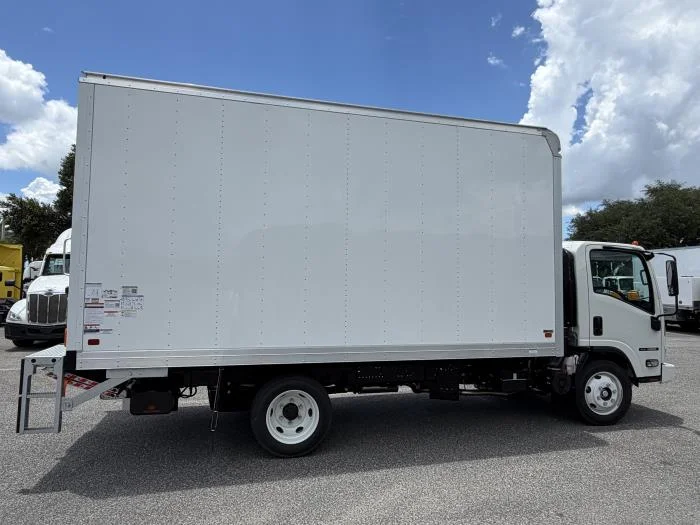 2026 Isuzu NRR — photo 7