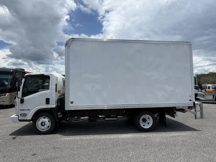 2026 Isuzu NRR — photo 3