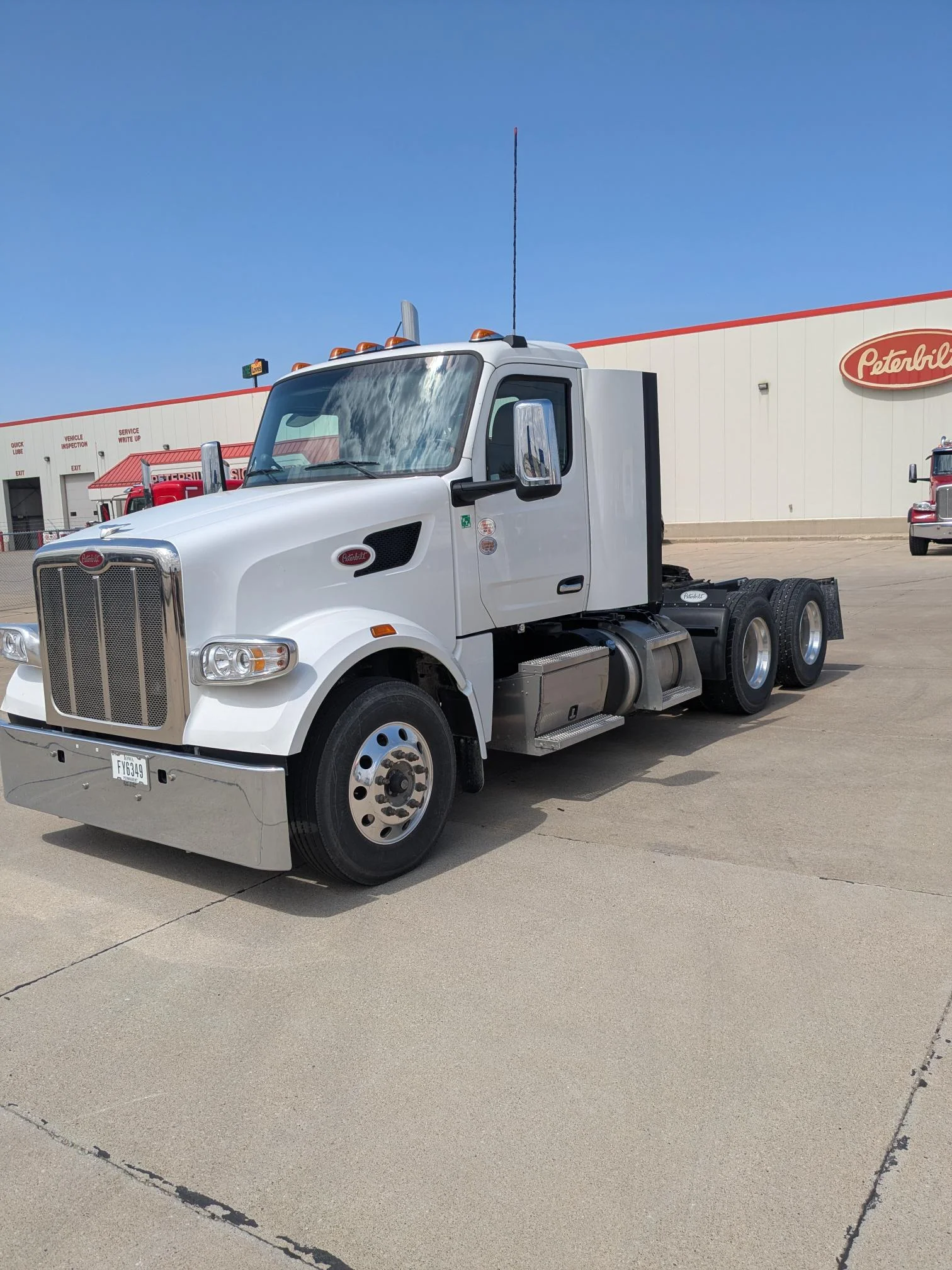 2025 Peterbilt 567 - image 2