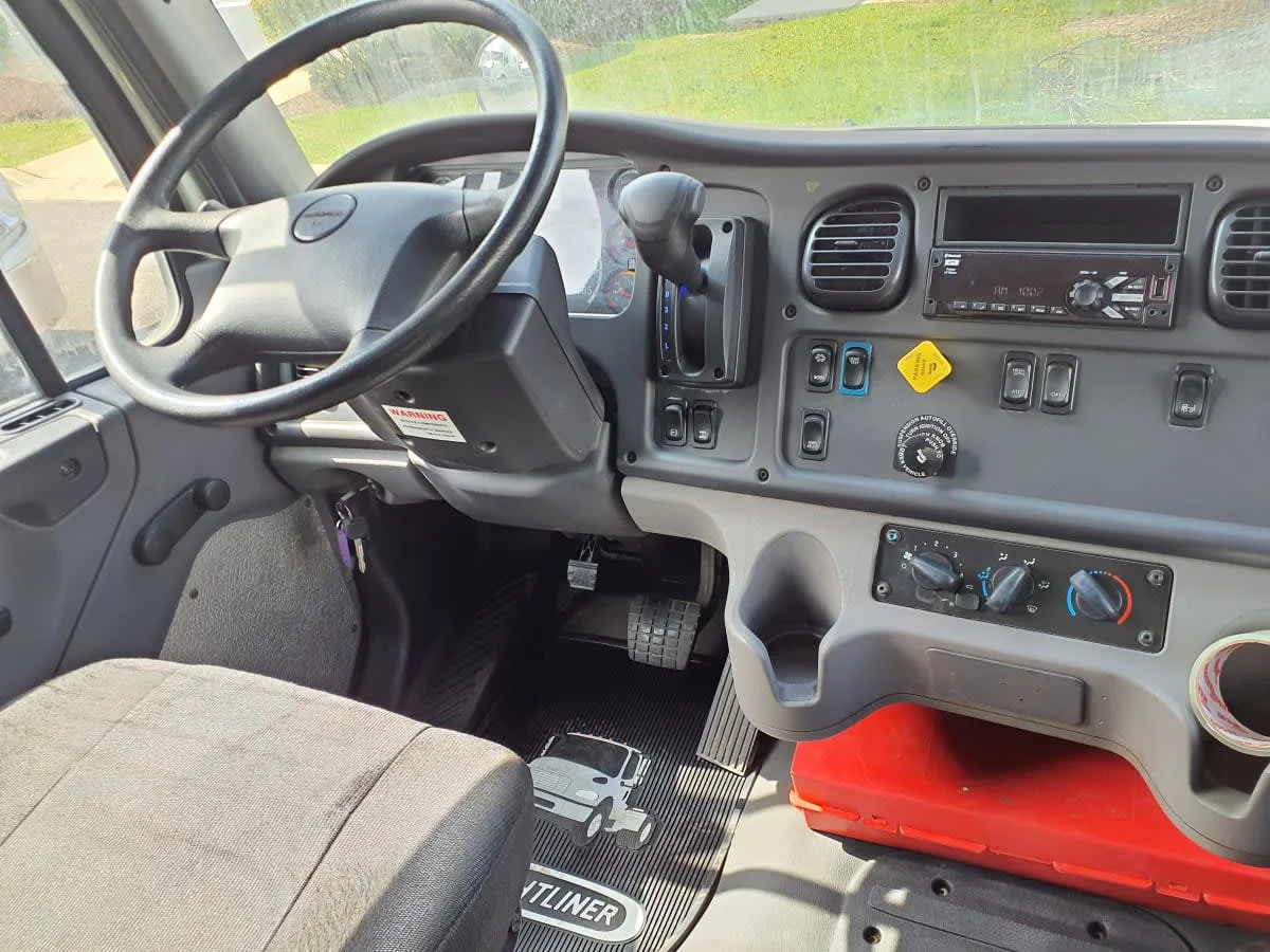 2019 Freightliner M2 106 in Bolingbrook, IL — photo 7