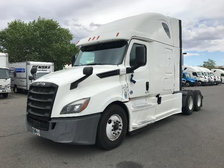 2020 Freightliner Cascadia - image 3