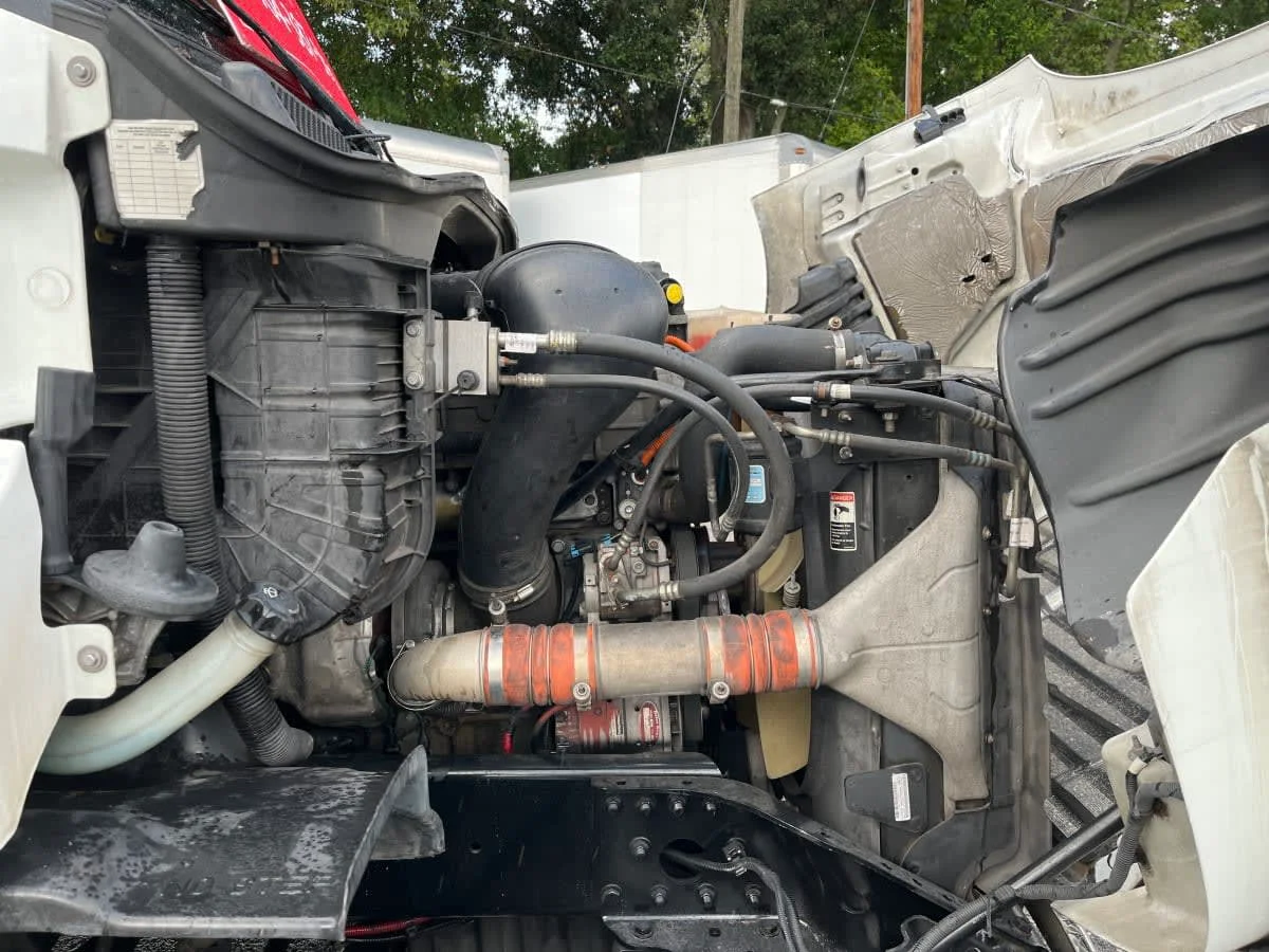 2017 Freightliner Cascadia - image 13