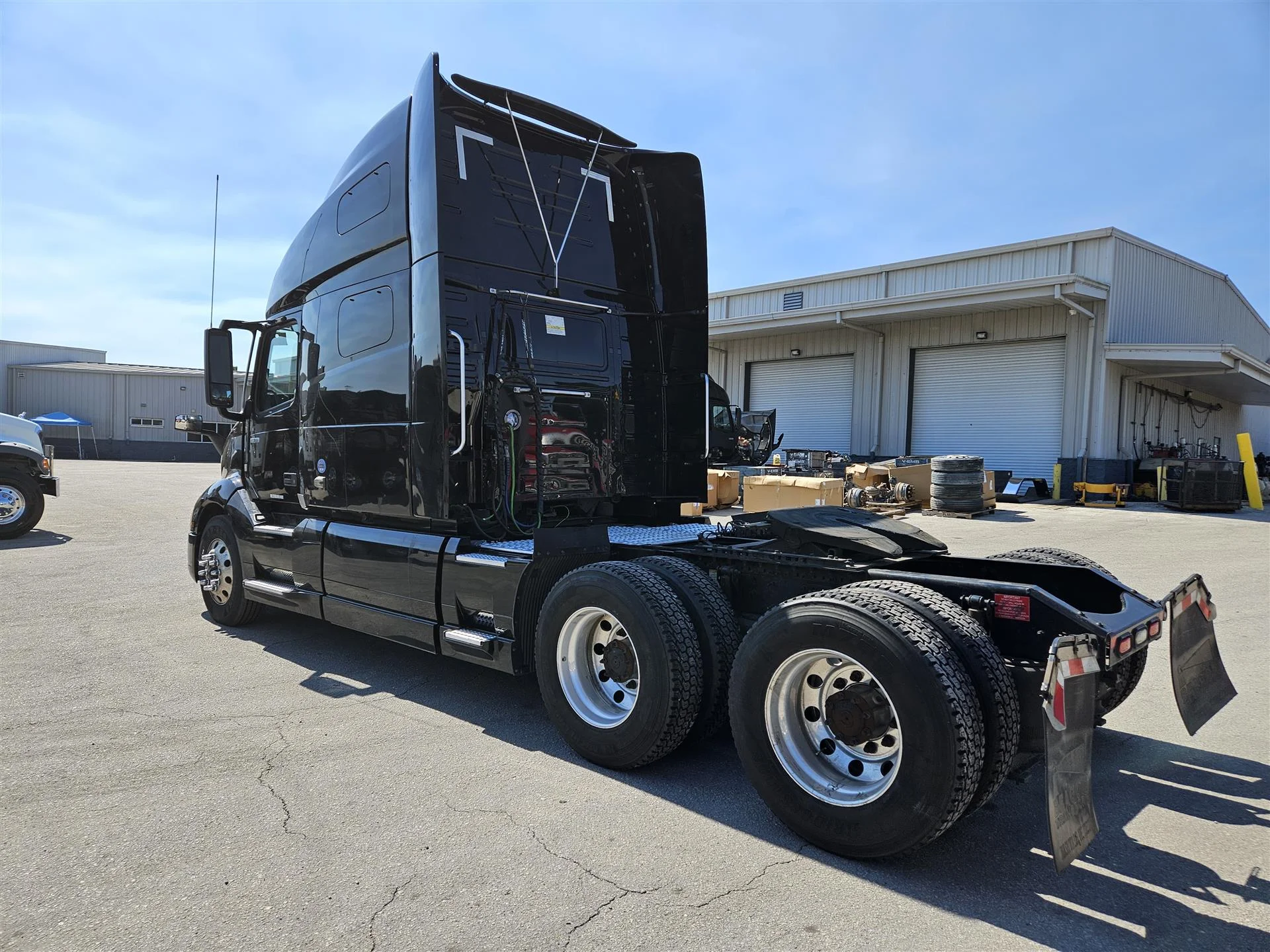 2022 Volvo VNL 760 - image 3