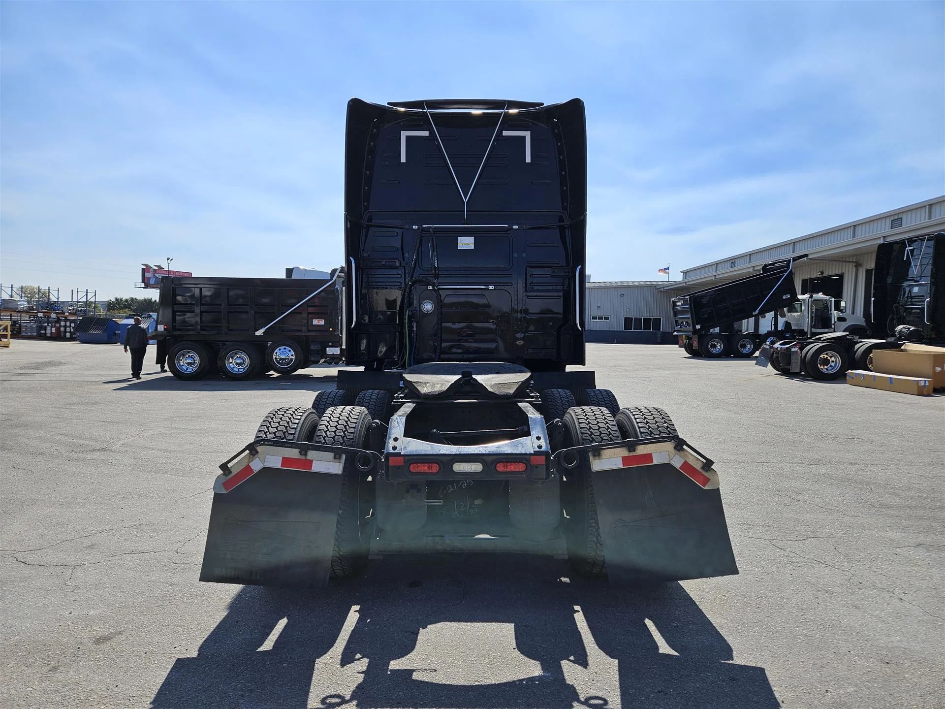 2022 Volvo VNL 760 - image 4