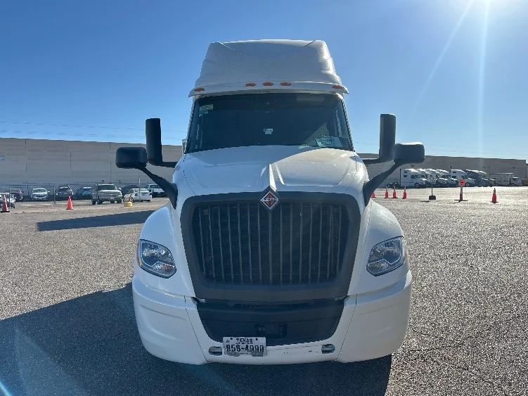 2022 International LT in San Antonio, TX — photo 2