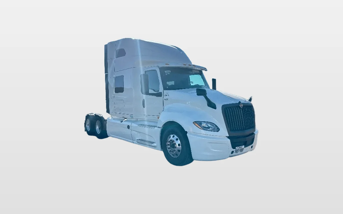 2022 International LT - image 1