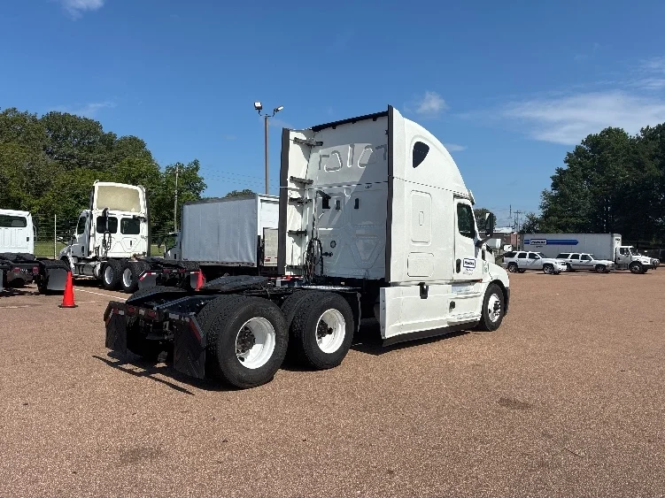 2020 Freightliner Cascadia in Jackson, MS — photo 7