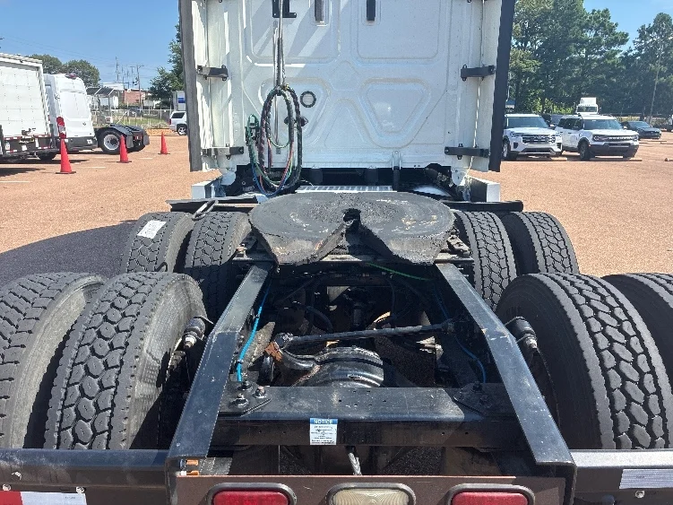 2020 Freightliner Cascadia in Jackson, MS — photo 6