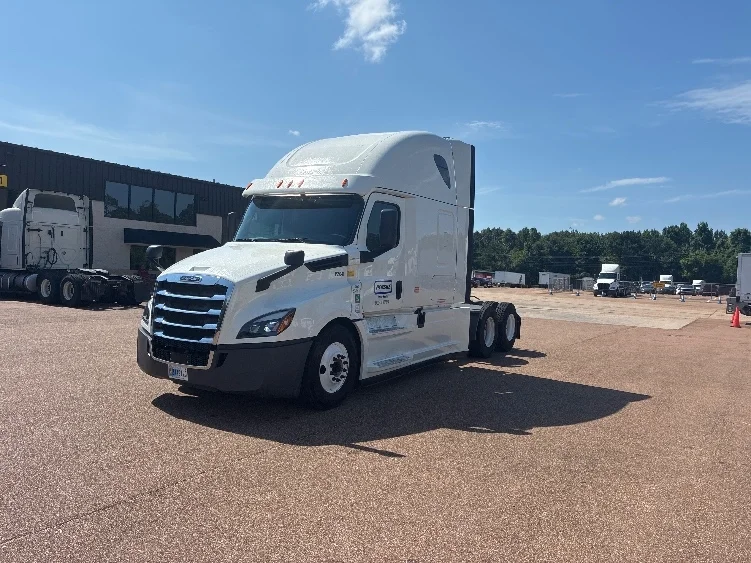 2020 Freightliner Cascadia in Jackson, MS — photo 3
