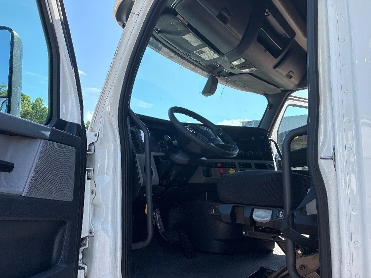 2020 Freightliner Cascadia in Jackson, MS — photo 9