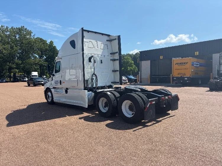2020 Freightliner Cascadia in Jackson, MS — photo 5