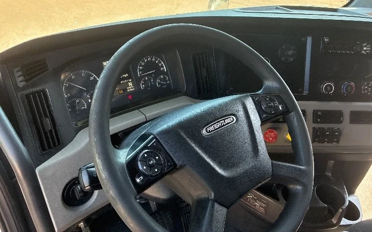 2020 Freightliner Cascadia in Jackson, MS — photo 10