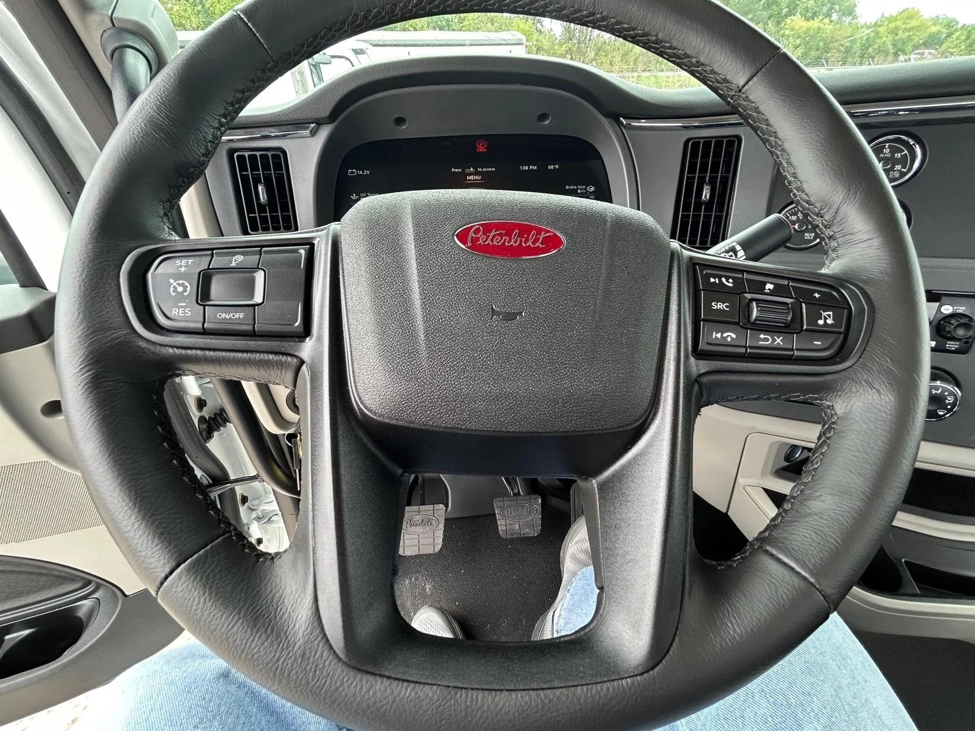 2025 Peterbilt 567 - image 10