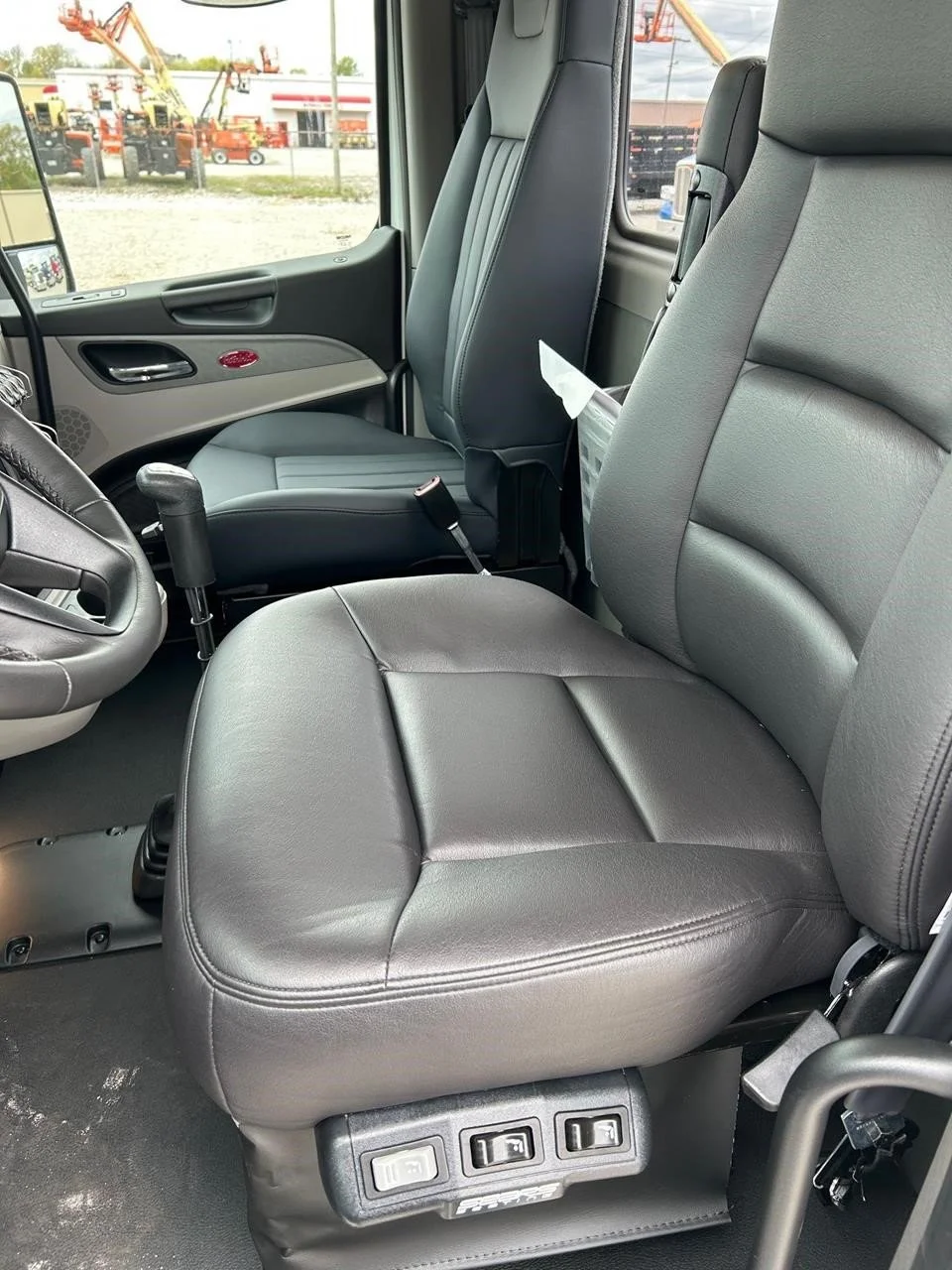 2025 Peterbilt 567 - image 8