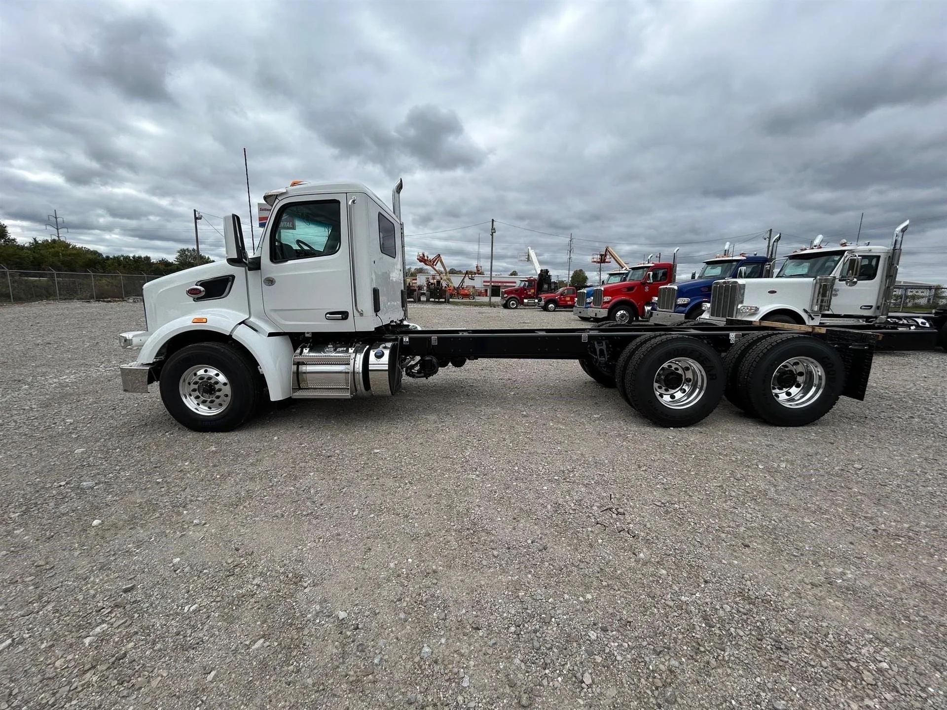 2025 Peterbilt 567 in Broadview Hts, OH — photo 2