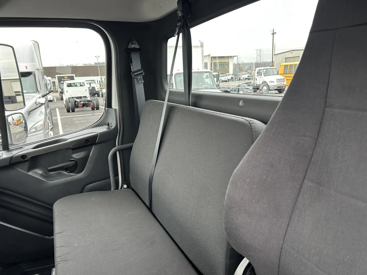 2025 Freightliner M2 106 - image 6