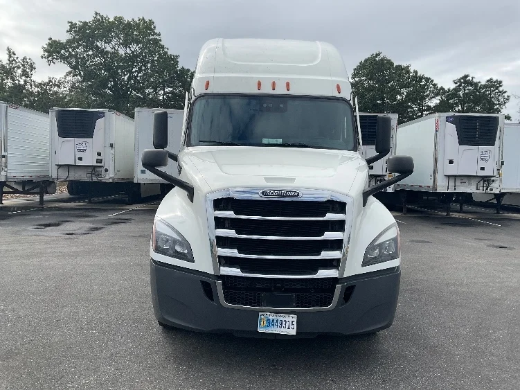 2022 Freightliner Cascadia in Millville, NJ — photo 2