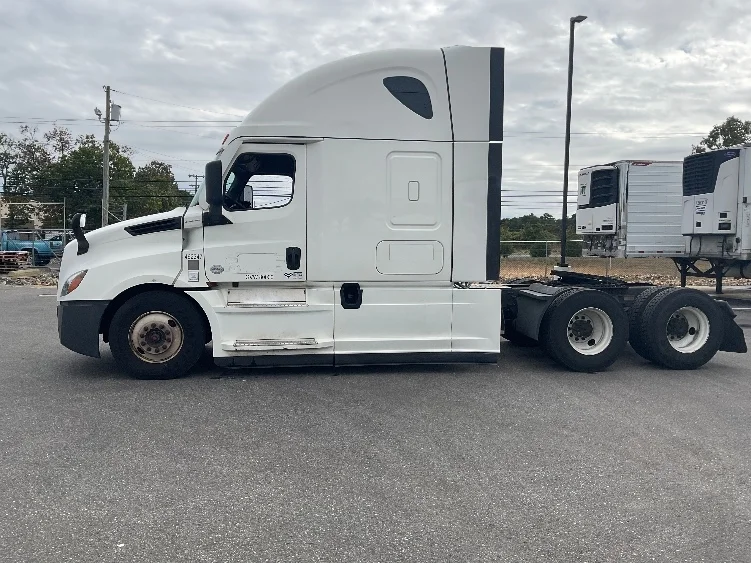 2022 Freightliner Cascadia in Millville, NJ — photo 4