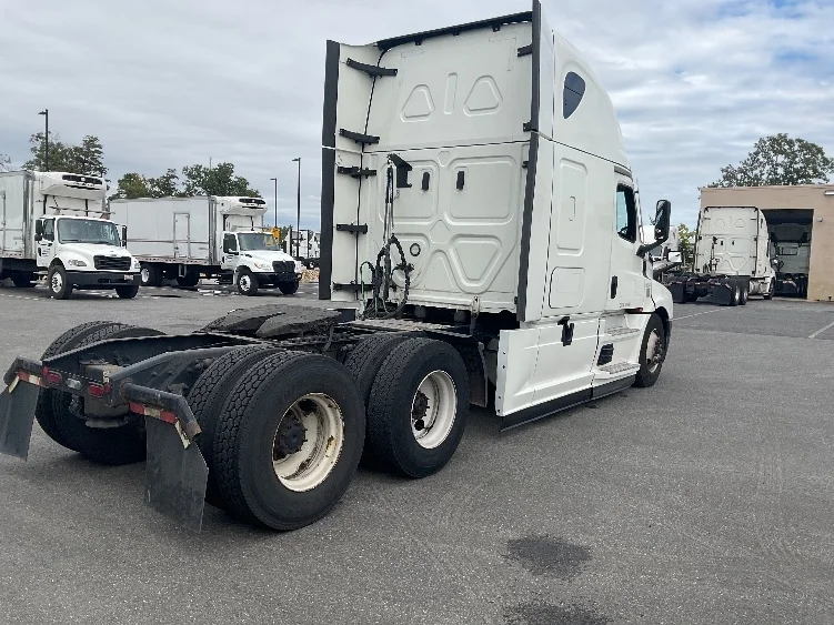 2022 Freightliner Cascadia in Millville, NJ — photo 7