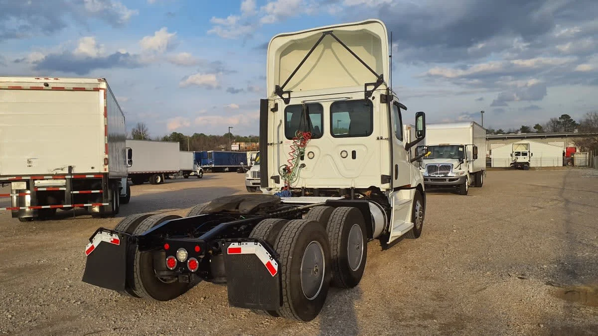 2019 Freightliner Cascadia in Birmingham, AL — photo 4