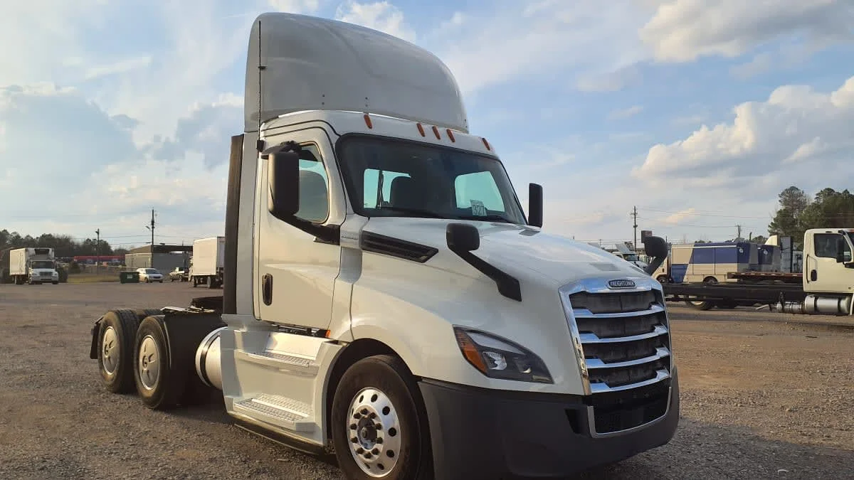 2019 Freightliner Cascadia in Birmingham, AL — photo 3